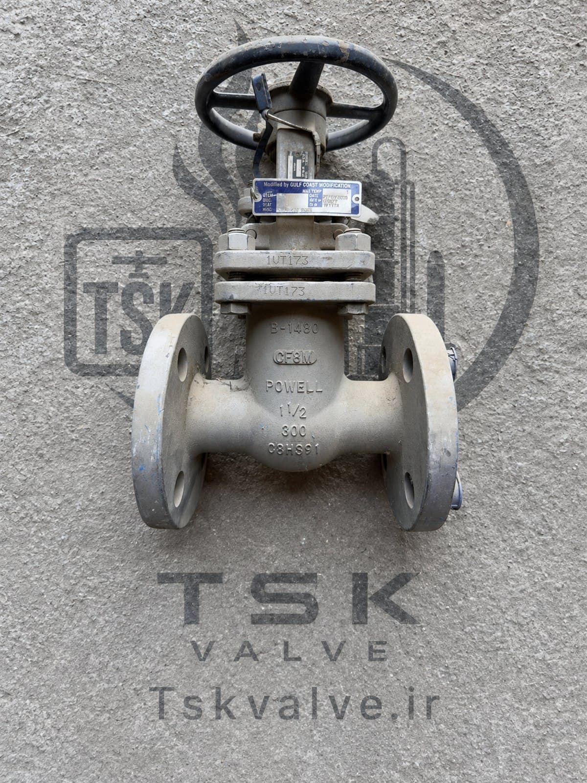 Powell 1-1/2 inch Class 300 CF8M flanged gate valve